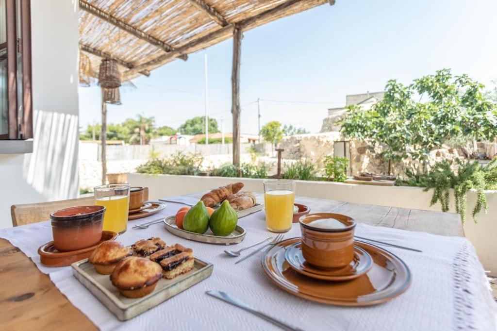 Bed and Breakfast Trullo Santovia Сант-Исидоро Экстерьер фото